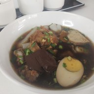 เมนูของร้าน ก๋วยเตี๋ยวคั่วไก่เตาถ่าน