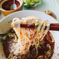 ก๋วยเตี๋ยวไก่ตุ๋น(เครื่องยาจีน) ตระกูลเจี่ย