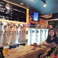 บรรยากาศ aBeer Home Bar And Gallery