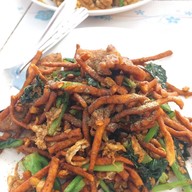 เมนูของร้าน ราดหน้าหมูนุ่ม คลองหก เจ้าเก่า