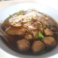 เมนูของร้าน ก๋วยเตี๋ยวเฮียตี๋น้อย เนินมะกอก