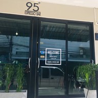 95° Espresso Bar - ถนนรณชัยชาญยุทธ (ติดคลินิกรักษ์ฟัน)
