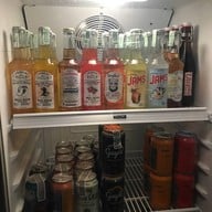 บรรยากาศ Some Might Say Authentic Craft