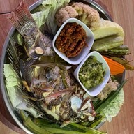 พิกุลทองจิ้มจุ่มจานด่วน