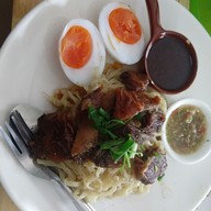 เมนูของร้าน ก๋วยเตี๋ยวคุณตาสนม