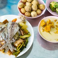 อิ่มจัง ข้าวแกงบุฟเฟ่ต์ 10 บาท