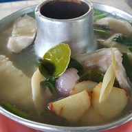 ร้านอาหารแพปลาหน้าบึง