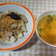 ก๋วยเตี๋ยวใต้ถุน