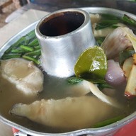ร้านอาหารแพปลาหน้าบึง