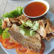ร้านอาหารแพปลาหน้าบึง