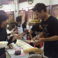 แสงทองเป็ดย่าง ถนนเลียบคลองสอง