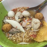 เข้าเส้นก๋วยเตี๋ยวต้มยำ