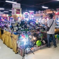 บรรยากาศ ตลาดนัดพันธุ์ทิพย์