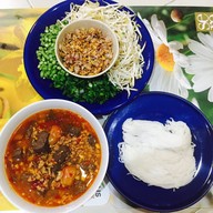 บุญทาวุธ กระเพาะปลา ขนมจีนน้ำเงี้ยว ขนมหวานล้านนา
