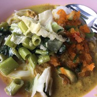 ขนมจีนไก่ทอดโก้แว่น วิลล่า 2