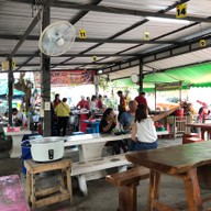 บรรยากาศ หมูทอด นายเบียร์
