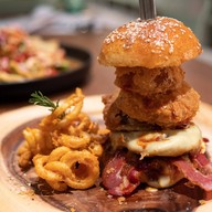 Samsen The Street Hotel