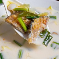 เมนูของร้าน ก๋วยเตี๋ยวเรือฮาร์เล่ย์