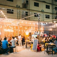 บรรยากาศ Ninety Bar J va Market