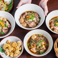 เมนูของร้าน ก๋วยเตี๋ยวเรือฮาร์เล่ย์