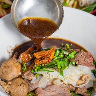 เมนูของร้าน ก๋วยเตี๋ยวเรือฮาร์เล่ย์