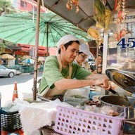 เจ๊มนปอเปี๊ยะสด-ข้าวคลุกกะปิ ศรีย่าน