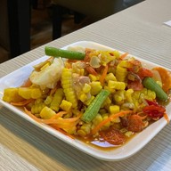 เมนูของร้าน ตำแหล Central Marina