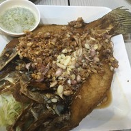 เมนูของร้าน ตำแหล Central Marina