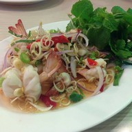 เมนูของร้าน ตำแหล Central Marina