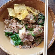 เมนูของร้าน ก๋วยเตี๋ยวหมูต้มยำตำลึงนายเอก สถานีรถไฟบางบอน