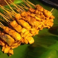 หมูสะเต๊ะฮ่องเต้ คุณสุวรรณ์ ตลาดด่านศรีนครินทร์
