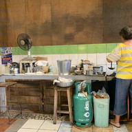 ติ๋ม ราดหน้าไก่ไทย