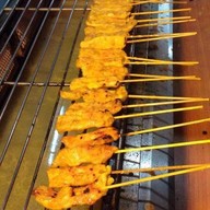 หมูสะเต๊ะฮ่องเต้ คุณสุวรรณ์ ตลาดด่านศรีนครินทร์