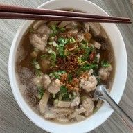 ก๋วยจั๊บปากหม้อ 2 สหาย