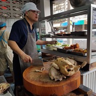 บรรยากาศ ข้าวมันไก่ประตูชัย