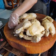 บรรยากาศ ข้าวมันไก่ประตูชัย