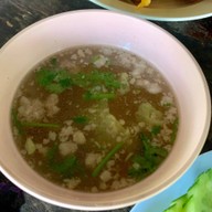เมนูของร้าน ก๋วยเตี๋ยวกะลา ริมน้ำยม
