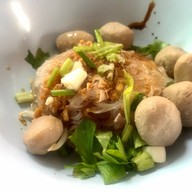 ก๋วยเตี๋ยวลูกชิ้นนายโก บางใหญ่ หน้าร้านทำฟัน