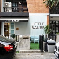 หน้าร้าน Little Baker Cafe and Studio จอมพล