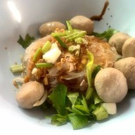 ก๋วยเตี๋ยวลูกชิ้นนายโก บางใหญ่ หน้าร้านทำฟัน