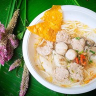 เมนูของร้าน ศิรินทร์ทิพย์เบเกอรี่ 2 กระเพราอกไก่ล้วน