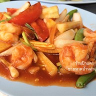 เมนูของร้าน ป้าแดงซีฟู๊ด ชายหาดบ้านอำเภอ