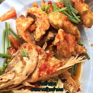 เมนูของร้าน ป้าแดงซีฟู๊ด ชายหาดบ้านอำเภอ