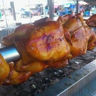 ิจิระภาไก่หมุนหมักน้ำผึ้ง หน้าตลาดโกสุมรวมใจ