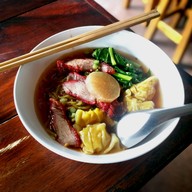 เมนูของร้าน บะหมี่เกี๊ยวชมสวน