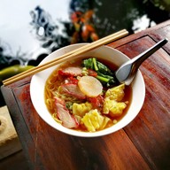 เมนูของร้าน บะหมี่เกี๊ยวชมสวน