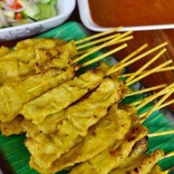 หมูสะเต๊ะฮ่องเต้ คุณสุวรรณ์ ตลาดด่านศรีนครินทร์