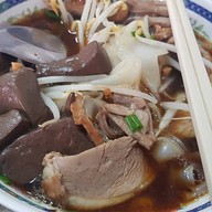 เมนูของร้าน ก๋วยเตี๋ยวเป็ด ตลาดน้อย เจ้เล้ง