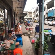 บรรยากาศ เจ๊แมวข้าวหมูแดง - หน้ายิ่งใหญ่เซ็นเตอร์ ( พลาซ่าเก่า )