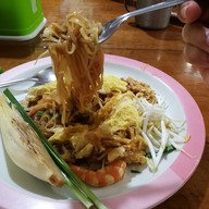เมนูของร้าน ผัดไทห่อไข่ (ผัดไทกะทะทอง) ถนนขวาง